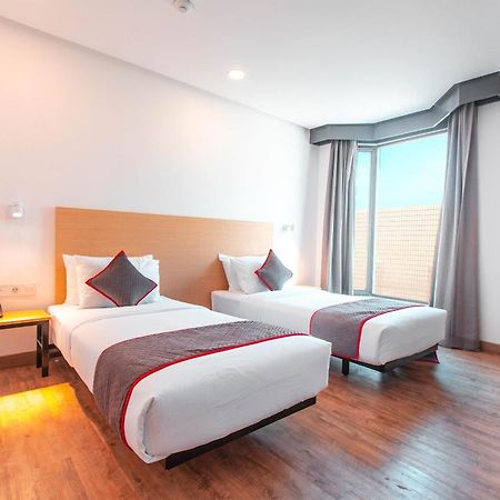 โอโย ทาวน์เฮาส์ 1 โฮเทล ซาเลมบา Hotel จาการ์ตา ภายนอก รูปภาพ