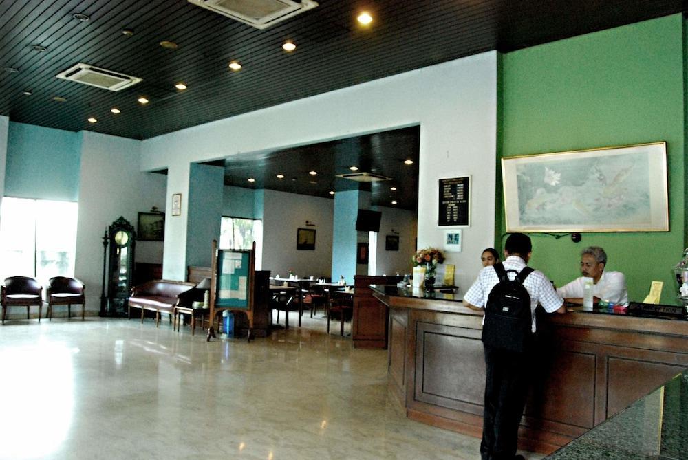 โอโย ทาวน์เฮาส์ 1 โฮเทล ซาเลมบา Hotel จาการ์ตา ภายนอก รูปภาพ
