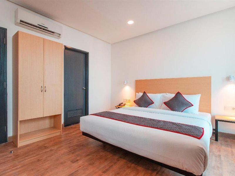 โอโย ทาวน์เฮาส์ 1 โฮเทล ซาเลมบา Hotel จาการ์ตา ภายนอก รูปภาพ