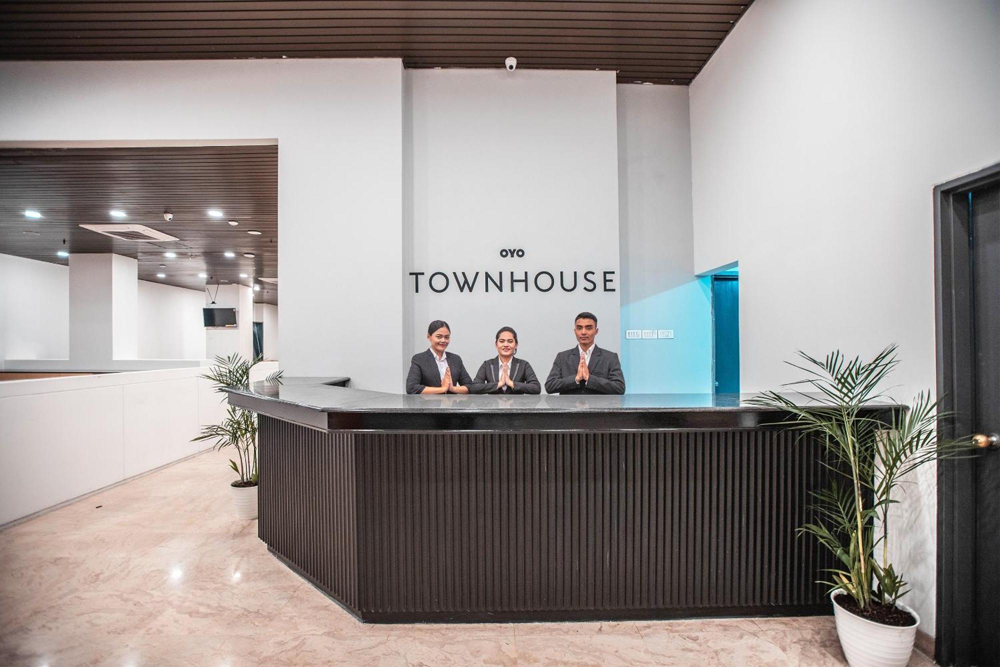 โอโย ทาวน์เฮาส์ 1 โฮเทล ซาเลมบา Hotel จาการ์ตา ภายนอก รูปภาพ