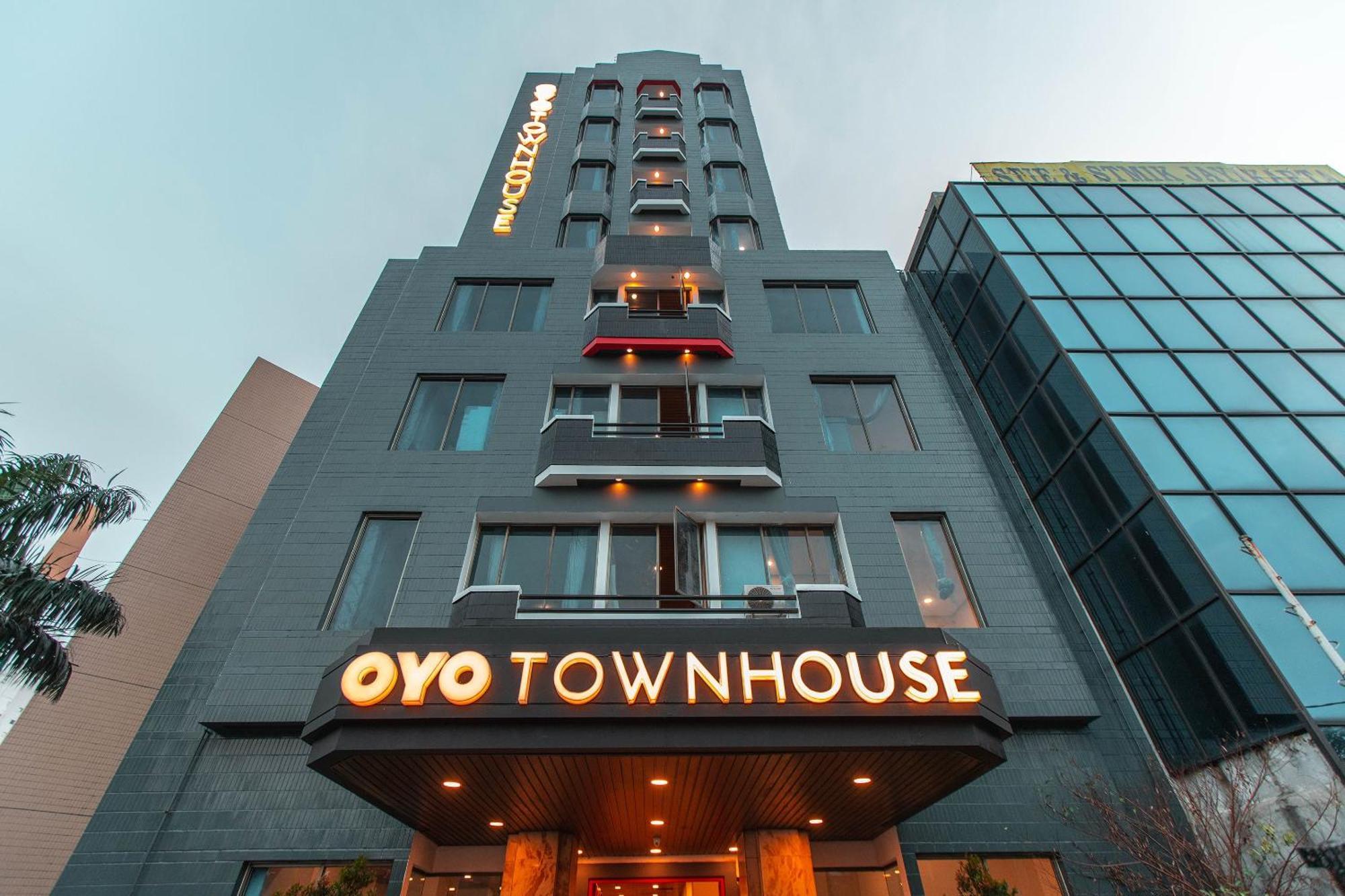 โอโย ทาวน์เฮาส์ 1 โฮเทล ซาเลมบา Hotel จาการ์ตา ภายนอก รูปภาพ