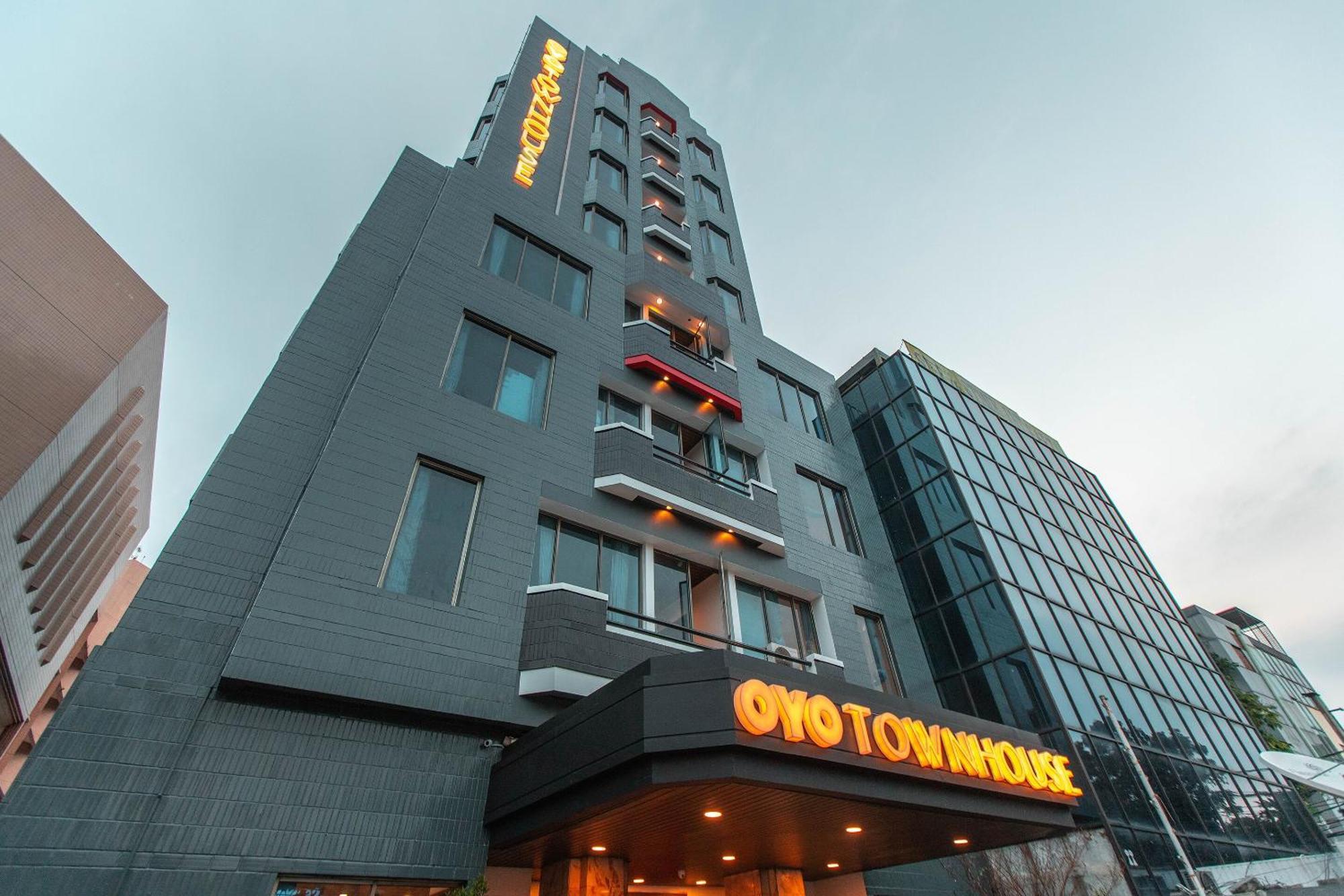 โอโย ทาวน์เฮาส์ 1 โฮเทล ซาเลมบา Hotel จาการ์ตา ภายนอก รูปภาพ