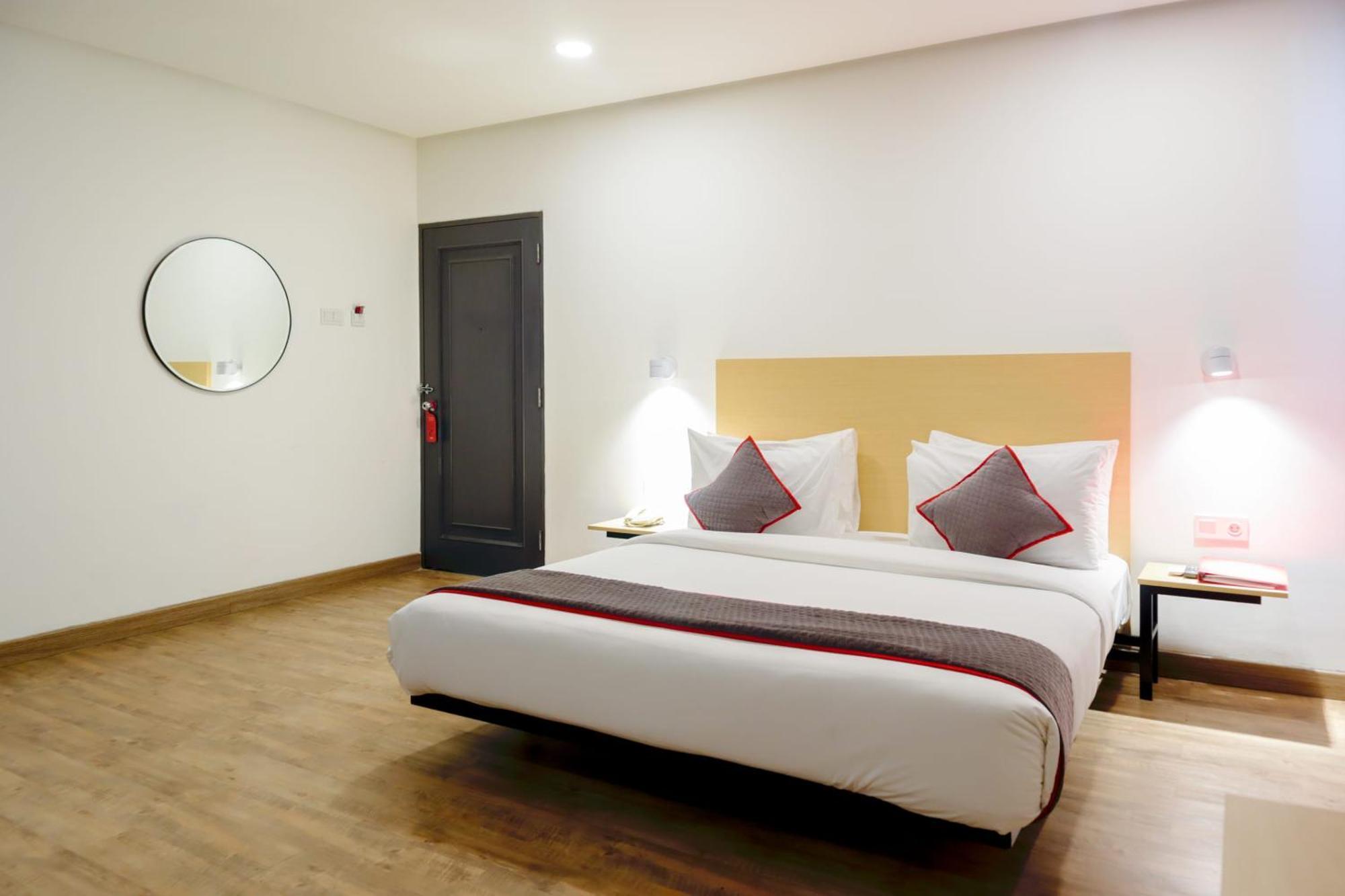 โอโย ทาวน์เฮาส์ 1 โฮเทล ซาเลมบา Hotel จาการ์ตา ภายนอก รูปภาพ