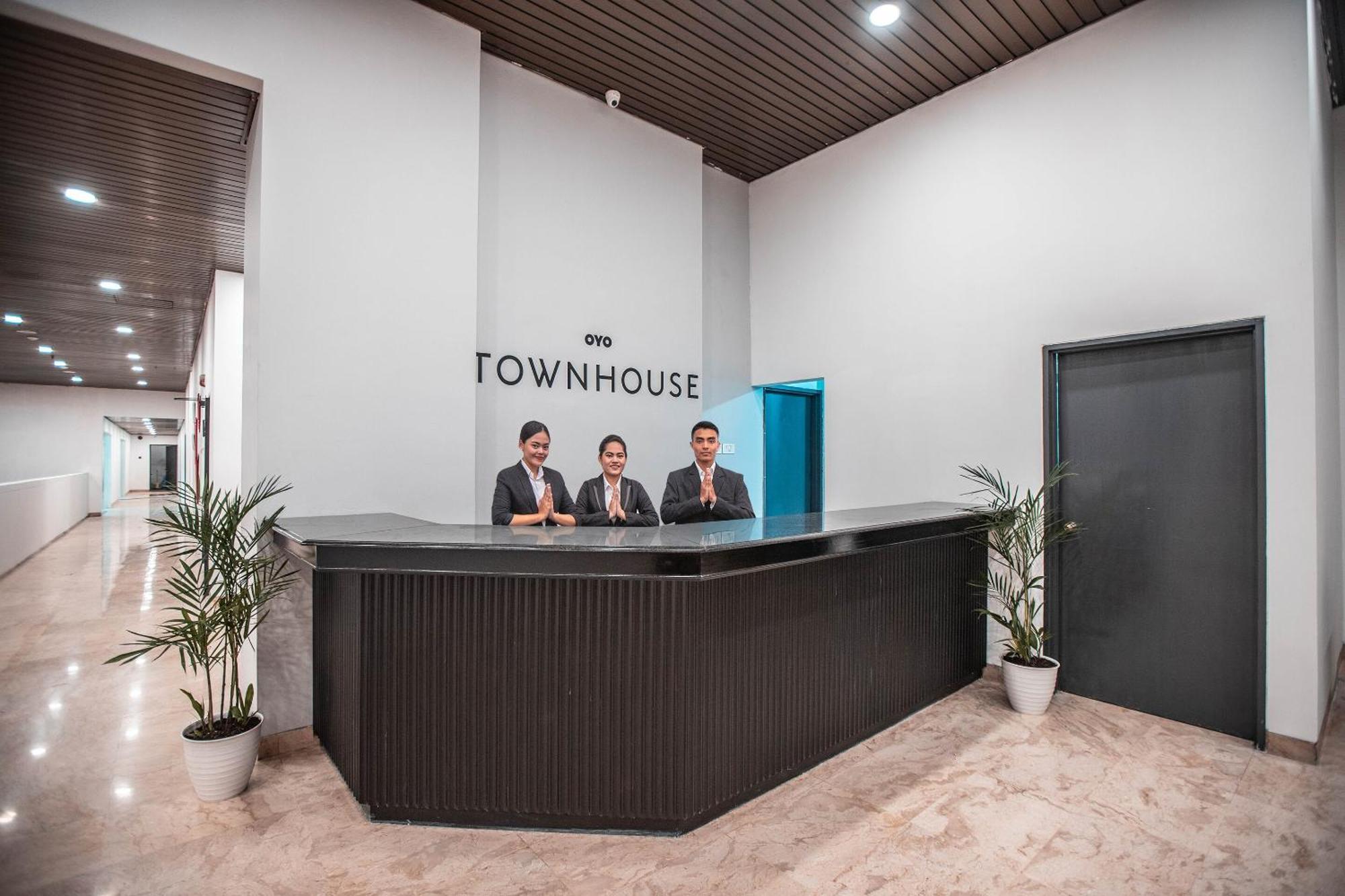 โอโย ทาวน์เฮาส์ 1 โฮเทล ซาเลมบา Hotel จาการ์ตา ภายนอก รูปภาพ
