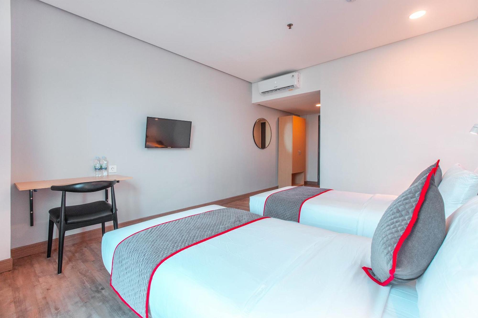 โอโย ทาวน์เฮาส์ 1 โฮเทล ซาเลมบา Hotel จาการ์ตา ภายนอก รูปภาพ