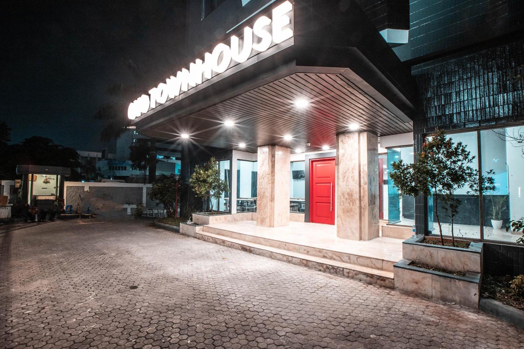 โอโย ทาวน์เฮาส์ 1 โฮเทล ซาเลมบา Hotel จาการ์ตา ภายนอก รูปภาพ