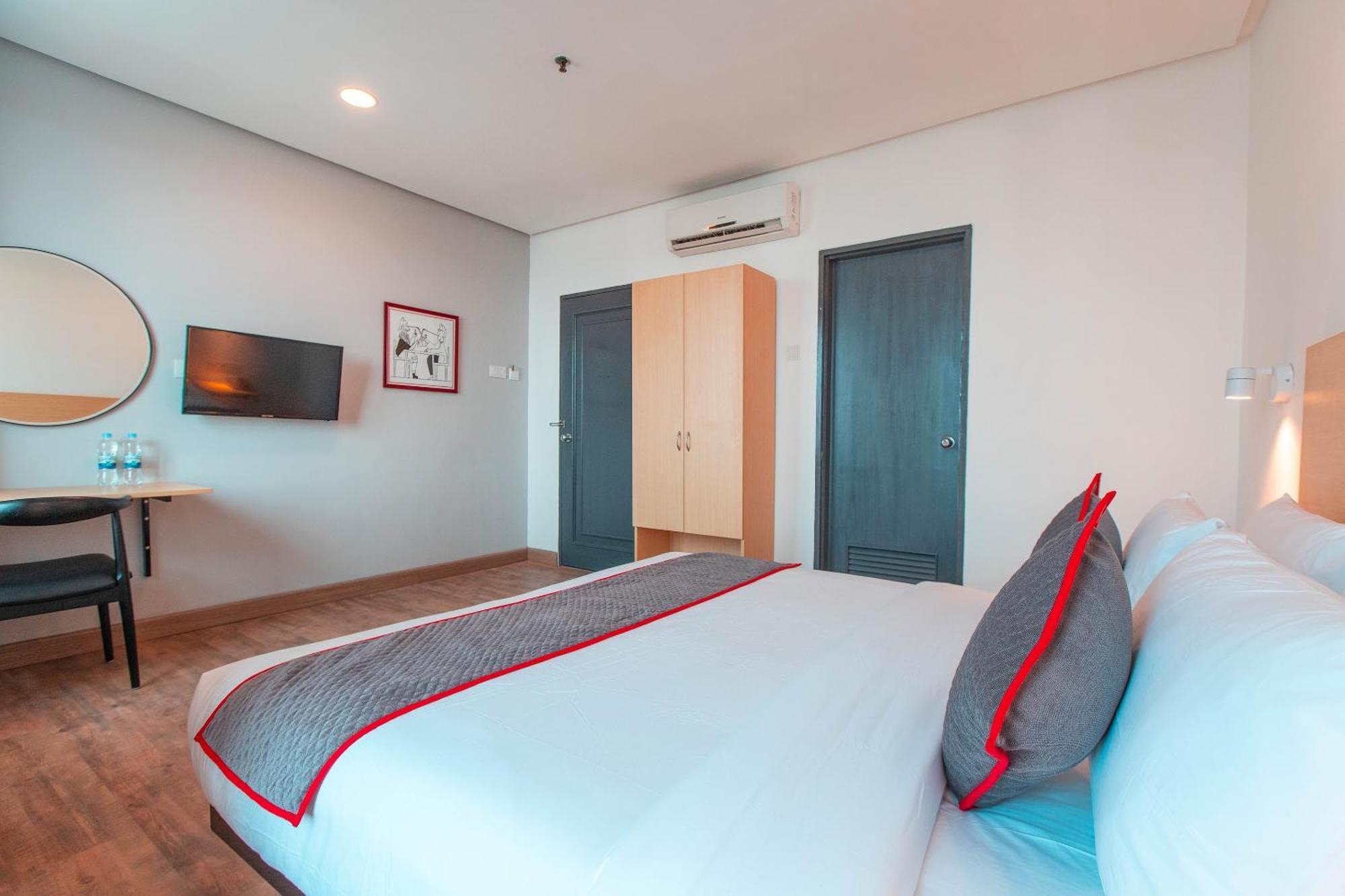 โอโย ทาวน์เฮาส์ 1 โฮเทล ซาเลมบา Hotel จาการ์ตา ภายนอก รูปภาพ
