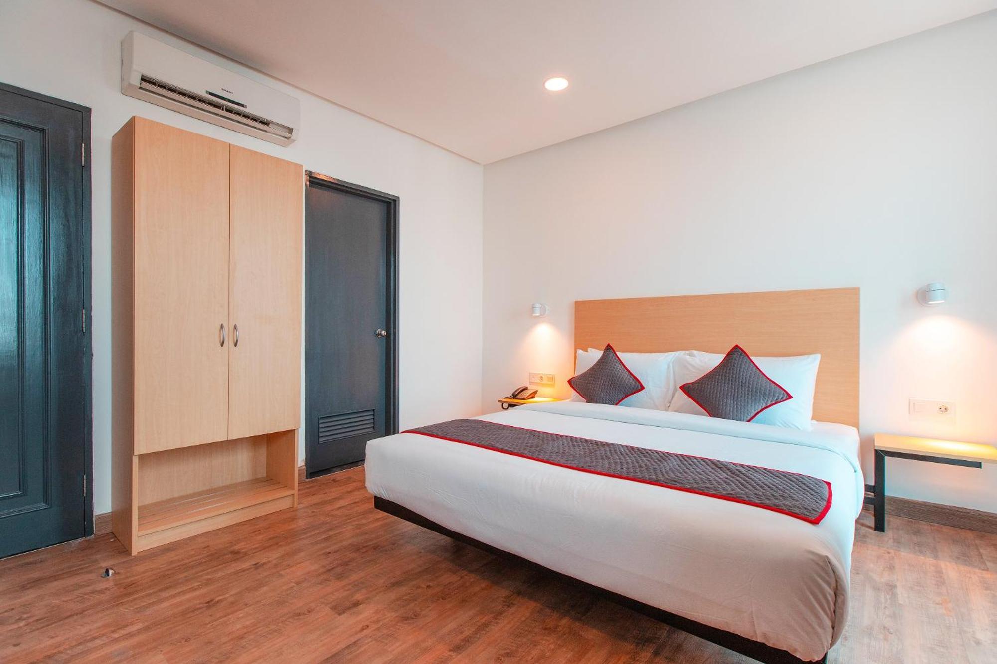โอโย ทาวน์เฮาส์ 1 โฮเทล ซาเลมบา Hotel จาการ์ตา ภายนอก รูปภาพ
