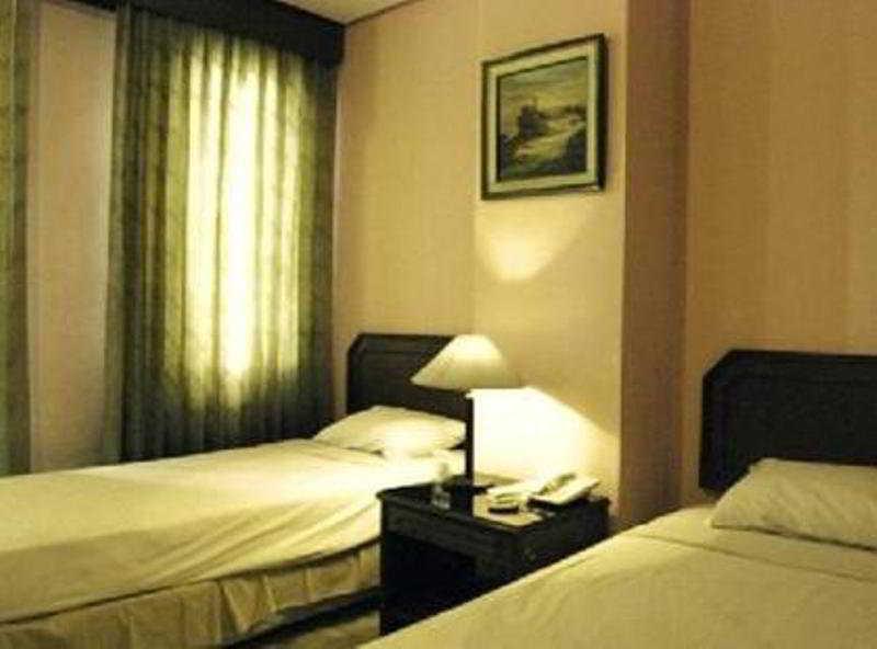 โอโย ทาวน์เฮาส์ 1 โฮเทล ซาเลมบา Hotel จาการ์ตา ภายนอก รูปภาพ
