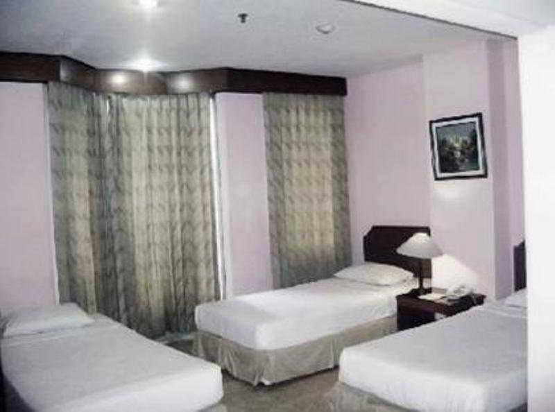 โอโย ทาวน์เฮาส์ 1 โฮเทล ซาเลมบา Hotel จาการ์ตา ภายนอก รูปภาพ