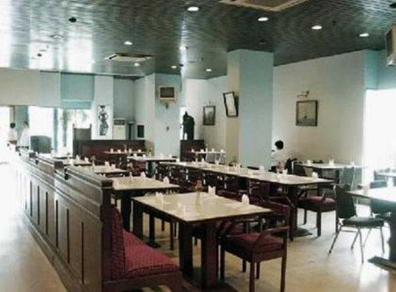 โอโย ทาวน์เฮาส์ 1 โฮเทล ซาเลมบา Hotel จาการ์ตา ภายนอก รูปภาพ
