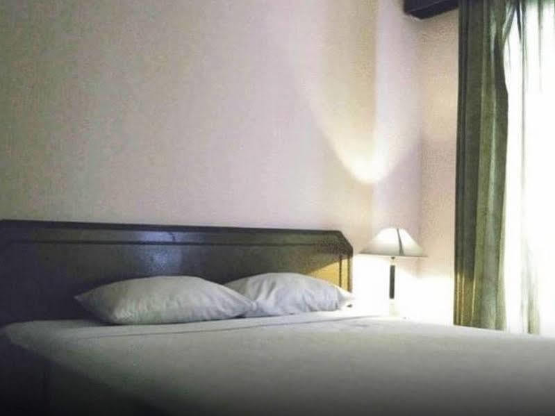 โอโย ทาวน์เฮาส์ 1 โฮเทล ซาเลมบา Hotel จาการ์ตา ภายนอก รูปภาพ
